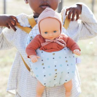 Ide sa na prechádzku... 🚶‍♀👼 🍦 Detský nosič pre bábiky značky DJECO - POMEA... Chystáte sa na prechádzku a nemáte zrovna...